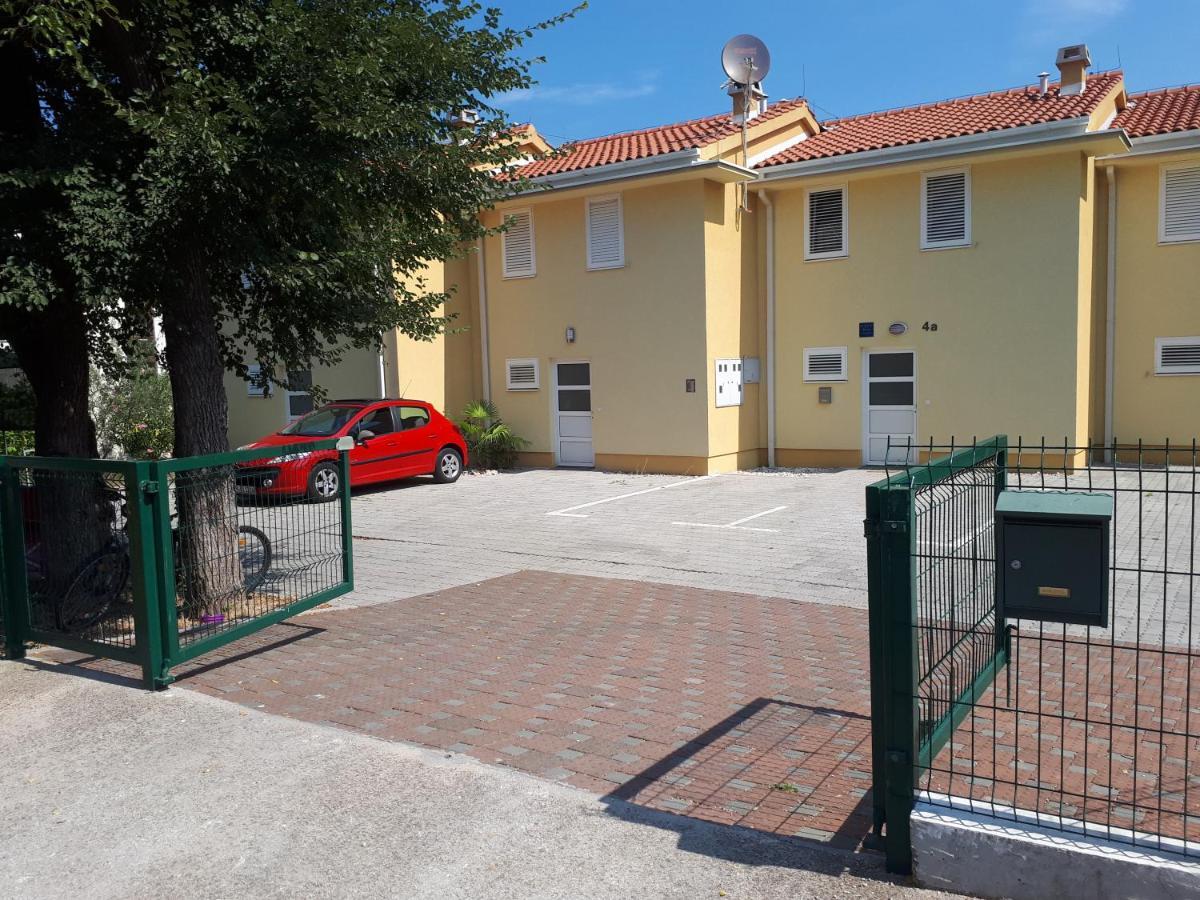 Apartment Betty Malinska Luaran gambar